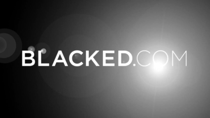 Порно негр трахает в рот белую девушку большим черным членом