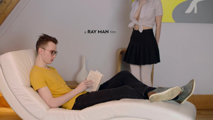 Русская Eva Elfie обожает, когда парень трахает ее писю сзади