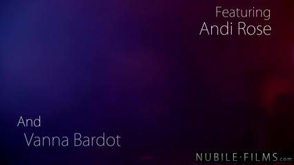 Классный секс с двумя красивыми шлюшками на день святого Валентина