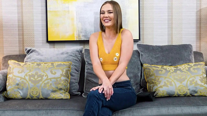 Возбужденные красотки делят между собой красивый пенис соседа по комнате