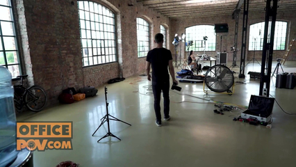 Русская шлюха сосет член и трахается в киску одновременно