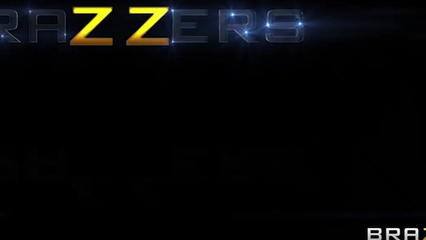 Негритянка большими сиськами трахает член белого парня на день святого Валентина