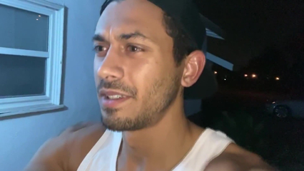 Натянул на длинный член рот девчонки и выебал ее в горло