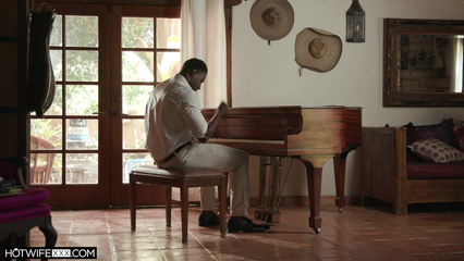 Эта распутная жена не жалеет о том, что изменила мужу с большим черным членом