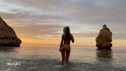 Снял на камеру, как трахаю сексуальную блондинку на пляже