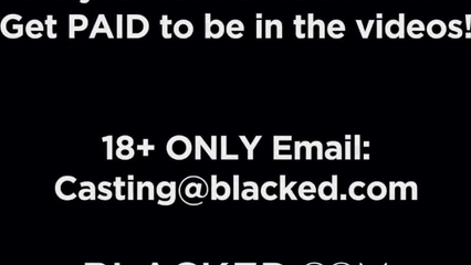 Эта белая девчонка нуждается в большом черном члене в своей киске