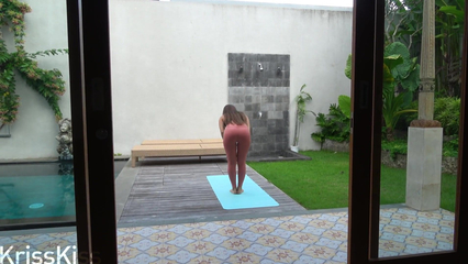 Двоюродная сестра играется с моим членом, пока стариков нет дома