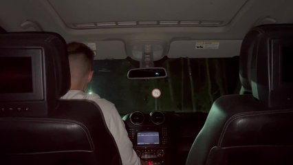 Подцепил молодую шлюху на трассе и оттрахал ее у себя в машине