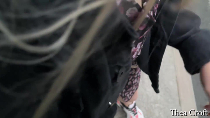 18-ти летняя телка отсосала за деньги пикаперу в парке