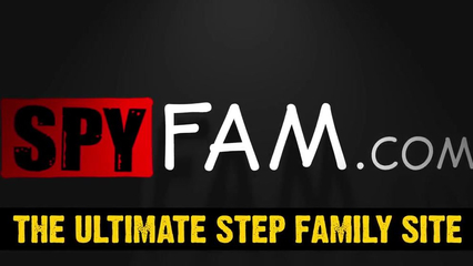 Брат трахнул сводную сестру в душе, когда увидел ее голой