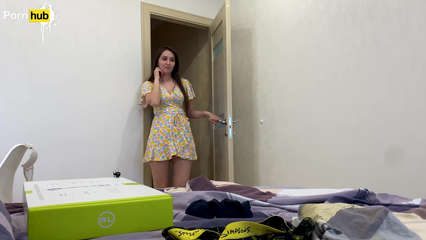 Мамка так удачно застряла под кроватью – пришлось трахнуть