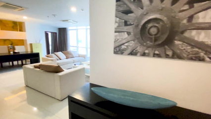 Нагнул раком и трахнул соседку по комнате возле панорамных окон