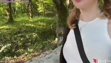 Пришли в лес, а у парня стояк – пришлось сделать минет