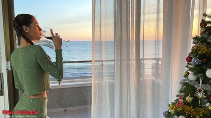 Телка с косичками скачет на моем члене в канун нового года