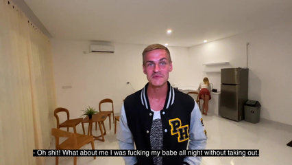 Раскованная телка трахается с другом за спиной у своего парня