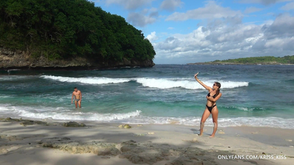 Не смог отказать незнакомке на пляже и дал ей пососать свой член