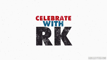 Журналистка, и интервью взяла, и в тройничке на пляже поучаствовала