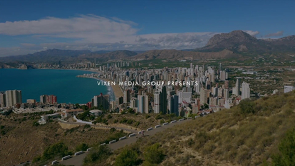 VIP клиентка с рыжими волосами заказала массаж киски членом