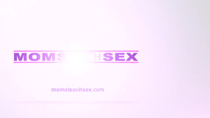 Взрослые сыновья трахают приемную мамку с большими сиськами