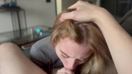 Фильм был таким скучным, что парень предложил потрахаться