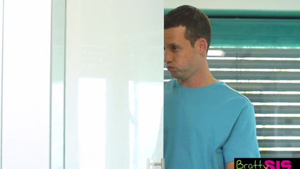 Брат, успокойся и просто полижи мне киску