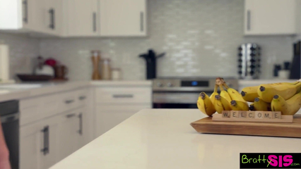 Ну, теперь я знаю, что у моего сводного брата не маленький, а большой член