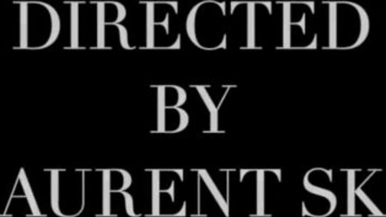 Красивые молодые блондинки занимаются страстным сексом втроем