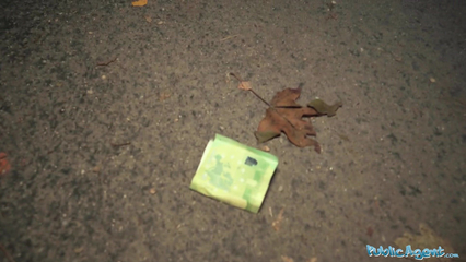 Уличный пикапер заплатил негритянке, чтобы опустошила его яйца