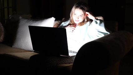 Нихуя себе! Отчим ебет меня, как в американском порно фильме