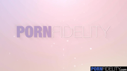 Молодая Riley Reid готова на все, лишь бы избежать неприятностей