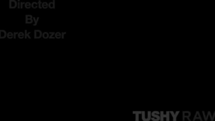 Я такая плохая девушка – безумно люблю трахаться в анал!