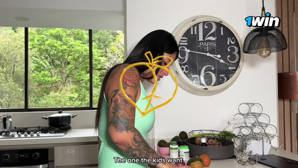 Молодая девка отдалась двум своим друзьям из Испании