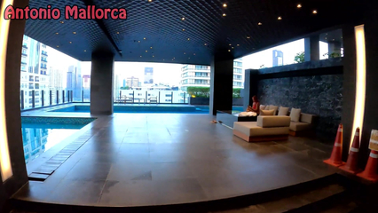 Подцепил тайку в бассейне и выебал у себя в номере