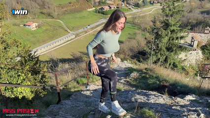 Он трахнул меня, когда у меня порвались штаны во время тренировки