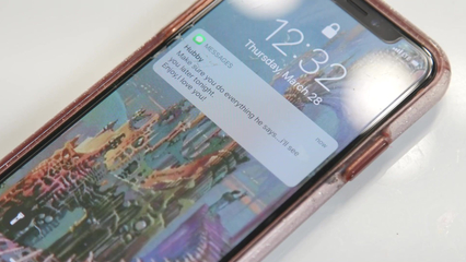 Развратная молодая жена изменяет мужу и трахается с любовником на рождество