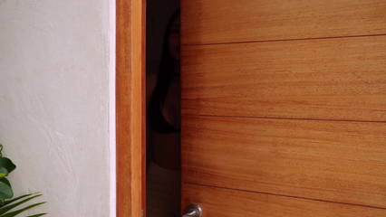 Молодая хозяйка и дом показала и в киску пригласила