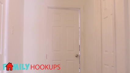 Падчерица Lexi Lore сняла на видео, как трахается со своим отчимом