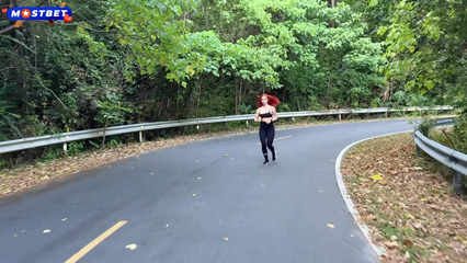 Трахнул рыжую незнакомку во время утренней пробежки